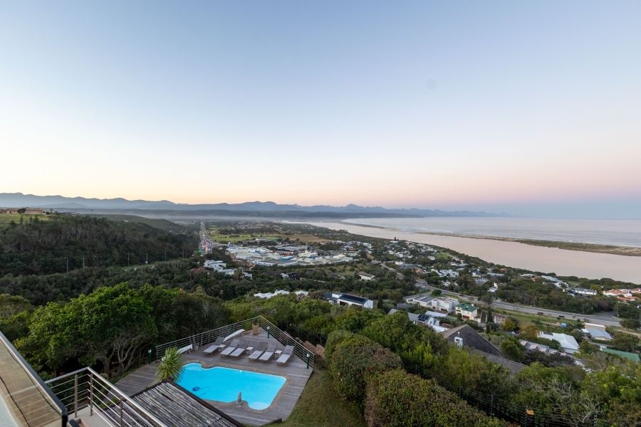 7 Bedroom Property for Sale in Bowtie Western Cape